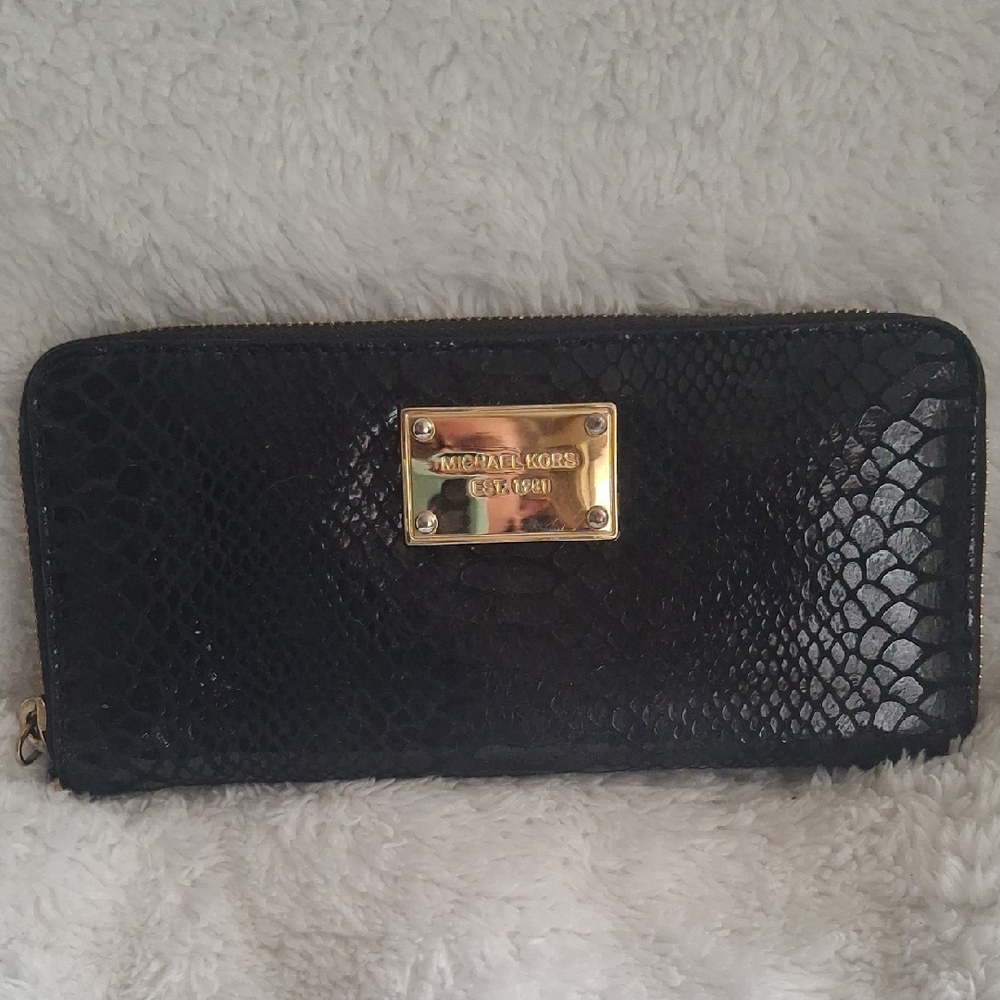 Michael Kors Black Patent Leather Snakeskin Pattern Zip Around Wallet